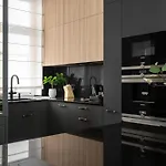 Glam & Chic - Centre By Lion *