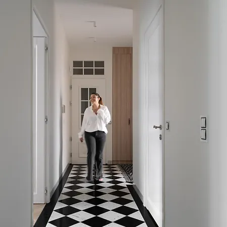 Glam & Chic - Centre By Lion Apartment