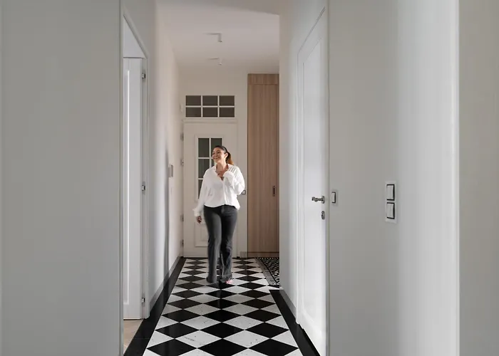 Glam & Chic - Centre By Lion Apartment