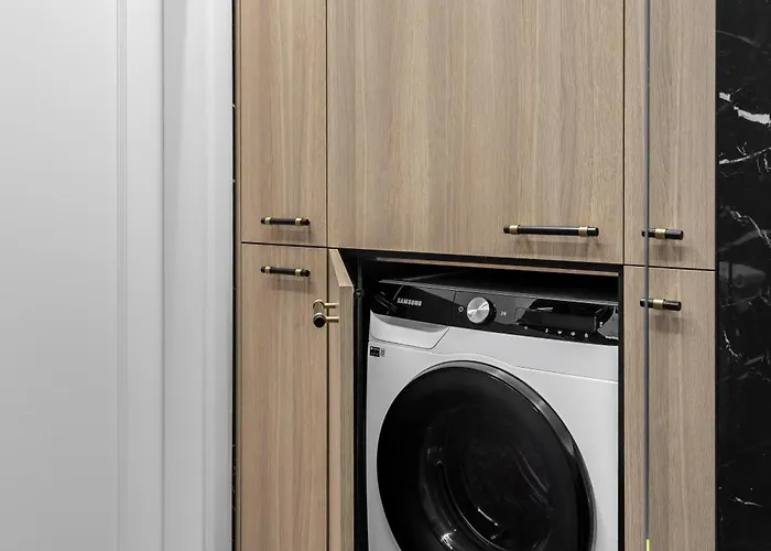 Glam & Chic - Centre By Lion Apartment