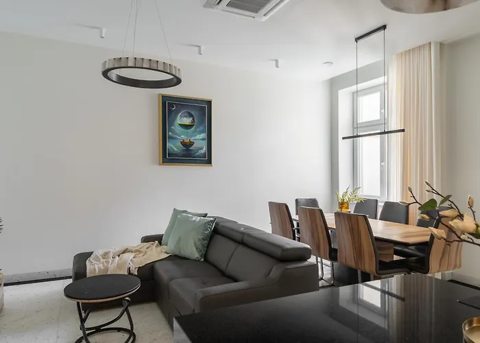 Апартаменти Glam & Chic - Centre By Lion